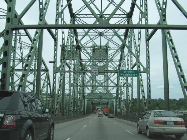I-5_entering_Washington,_Interstate_Bridge